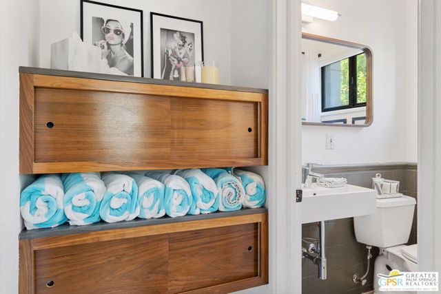 1251 E San Lorenzo Road, Palm Springs CA: https://media.crmls.org/mediaz/498ad89b-947a-4374-9a54-ce6fa59171db.jpg