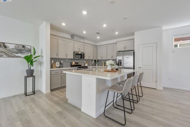 2044 Cottonwood St, Pittsburg CA: https://media.crmls.org/mediaz/498ae6a3-f400-40d0-a27c-f3924e9259b0.jpg