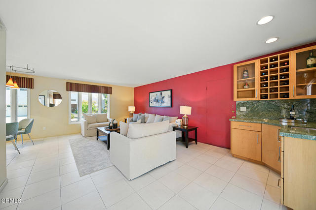 3121 Kingridge Way, Glendale CA: https://media.crmls.org/mediaz/498b1265-c758-42e8-99eb-580f04050111.jpg