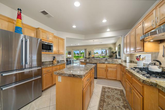 78328 Calle Las Ramblas, La Quinta CA: https://media.crmls.org/mediaz/498b877b-6e12-45af-aaac-b17ad9bb1ace.jpg