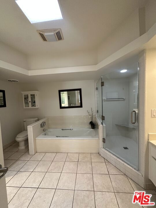 1531 Camden Avenue, Los Angeles CA: https://media.crmls.org/mediaz/498b9f67-e345-4806-a16f-0b8b41769cc8.jpg