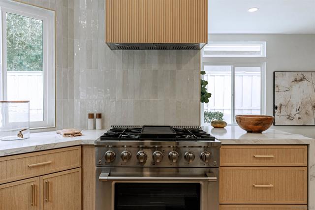 4436 Heritage Glen, San Diego CA: https://media.crmls.org/mediaz/498bb629-a034-45ee-910f-6f37210b5be7.jpg