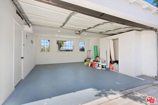 8420 Bleriot Avenue, Los Angeles CA: https://media.crmls.org/mediaz/498bcd64-996b-4e27-bf2a-e96fb4664359.jpg