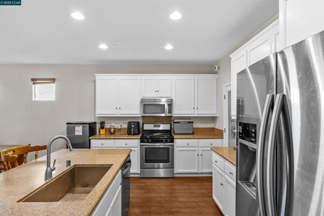 3826 Danbury Way, Fairfield CA: https://media.crmls.org/mediaz/498c5908-bb95-4713-b0c0-3c7ef8ba7387.jpg