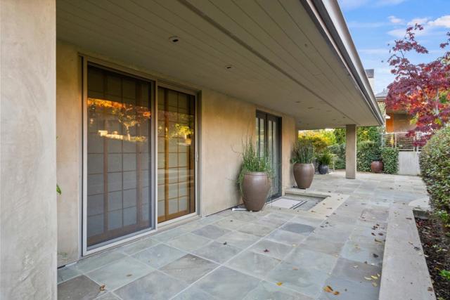 26140 Rancho Manuella Lane, Los Altos Hills CA: https://media.crmls.org/mediaz/498ca773-e0cb-4538-98d4-f32f1172539f.jpg