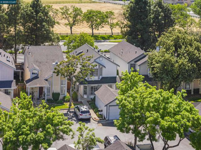 6453 Potrero Dr, Newark CA: https://media.crmls.org/mediaz/498d041c-7385-450f-94f1-9da6e344a885.jpg