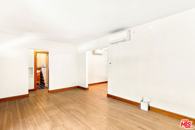 4171 Kraft Avenue, Studio City CA: https://media.crmls.org/mediaz/498d3d7b-4345-4816-a313-afa8f0240419.jpg