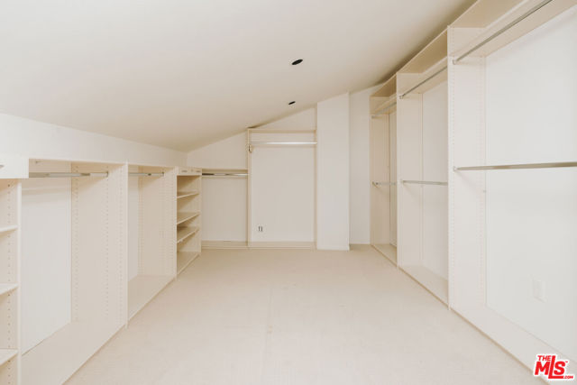 25620 Nebo Dr, Calabasas CA: https://media.crmls.org/mediaz/498d8ee5-30b3-4f47-9228-5771c1a3ed17.jpg