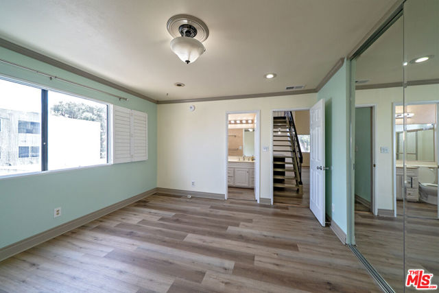 18433 Hatteras Street, Tarzana CA: https://media.crmls.org/mediaz/498e7dc1-3b77-48d4-8083-014b8efcde24.jpg