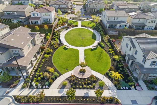 7081 Kirigin Way, Gilroy CA: https://media.crmls.org/mediaz/498eb8a9-ee51-44ce-b611-6bacd52fe3c6.jpg