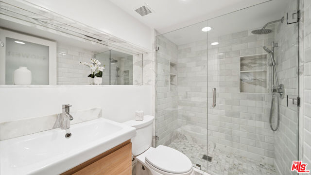 26814 Malibu Cove Colony Drive, Malibu CA: https://media.crmls.org/mediaz/498f82e7-335d-471c-99de-3b8e73740fc1.jpg