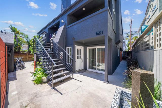 1152 54 Pacific Beach Dr, San Diego CA: https://media.crmls.org/mediaz/499093d7-6867-40dd-a6b9-672dae4258c6.jpg