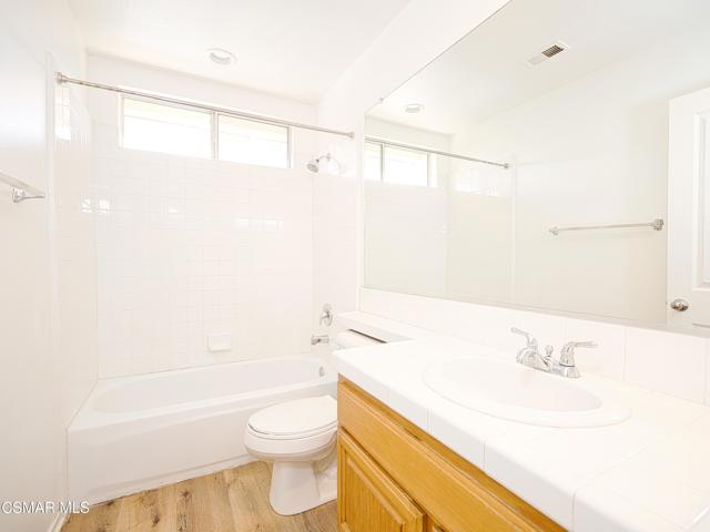 3127 La Casa Court, Thousand Oaks CA: https://media.crmls.org/mediaz/49913719-eaa8-4ac3-97cf-5d6ec372d1a4.jpg