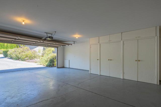 3587 Eastfield Court, Carmel CA: https://media.crmls.org/mediaz/49916ef6-2cad-448d-8bcc-9ea7876bd801.jpg