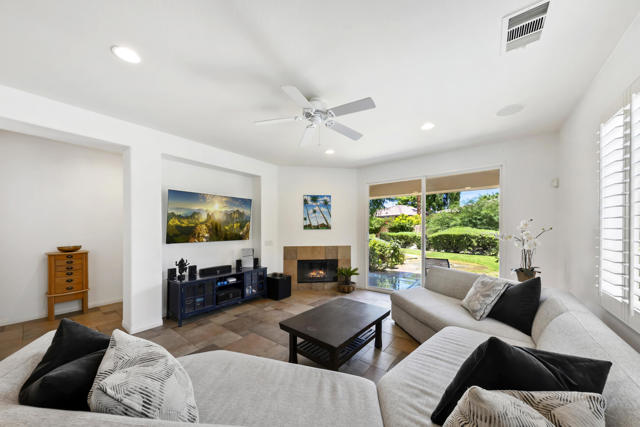 82126 Travolta Ave Avenue, Indio CA: https://media.crmls.org/mediaz/499309a5-bdf4-4cbd-9034-feb4054512a1.jpg