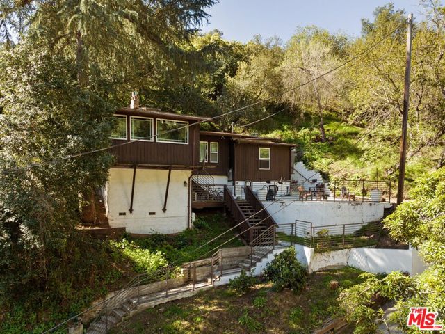 10012 Charter Oak Lane, Beverly Hills CA: https://media.crmls.org/mediaz/49932466-62cc-46cb-91c2-4f4b73660781.jpg