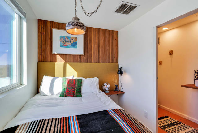 59800 Onaga Trail, Joshua Tree CA: https://media.crmls.org/mediaz/499343f6-2925-4878-a505-30e952cd690a.jpg
