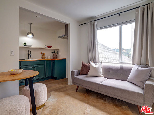 422 W Avenue 37, Los Angeles CA: https://media.crmls.org/mediaz/499372c3-f63c-4018-accc-92c8f33af63e.jpg