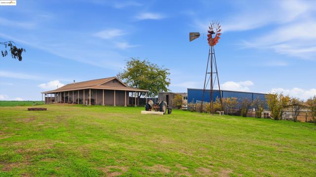 5372 Tule Tree Ln, Oakley CA: https://media.crmls.org/mediaz/4993de2f-fea8-4f83-8ffe-e148aba22ea7.jpg