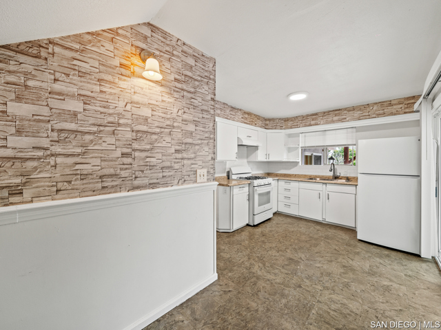 5949 Alleghany ST, San Diego CA: https://media.crmls.org/mediaz/499470e5-e053-4285-a974-3b8eb384781c.jpg