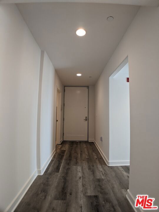 5143 White Oak Avenue, Encino CA: https://media.crmls.org/mediaz/4994d5fe-7c02-4913-a595-cd438e70ec61.jpg