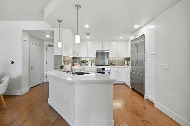 657 Walnut Street, San Carlos CA: https://media.crmls.org/mediaz/49951e73-74ac-4629-8c8b-50fd6167ccfe.jpg
