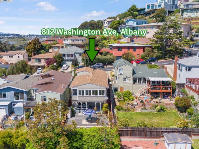 812 Washington Ave, Albany CA: https://media.crmls.org/mediaz/49952dba-5326-49b3-9606-982407c0c998.jpg
