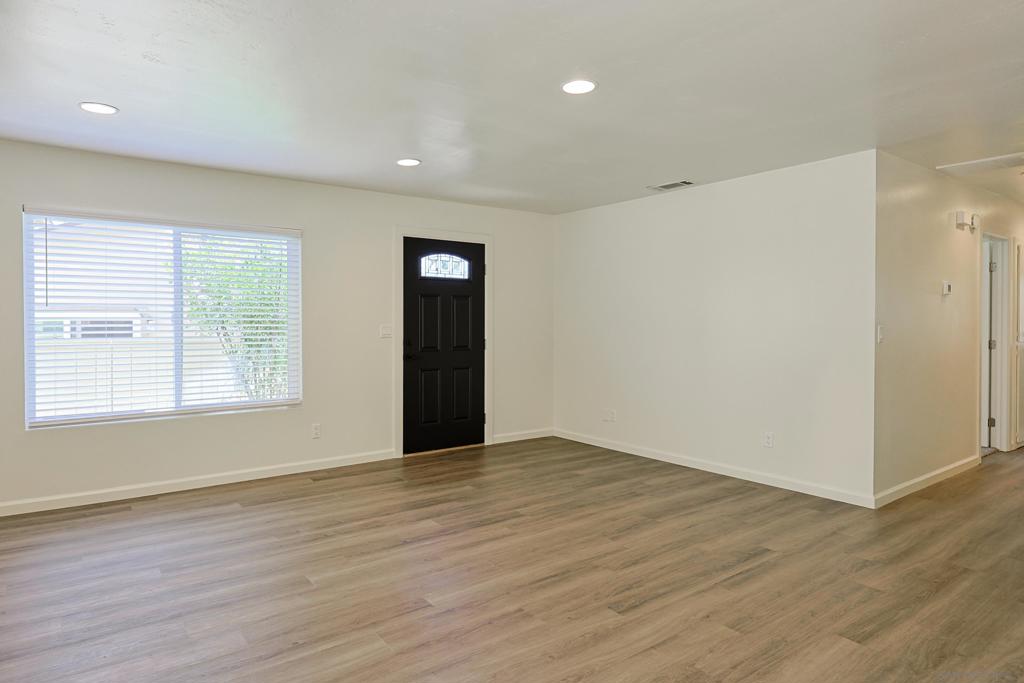 MLS #250032603SD image #11