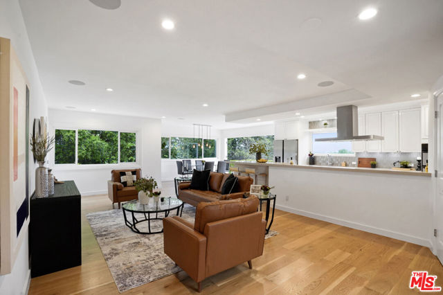 15224 Encanto Drive, Sherman Oaks CA: https://media.crmls.org/mediaz/4996b148-8990-40dc-b312-bdd2fe1d5dbe.jpg