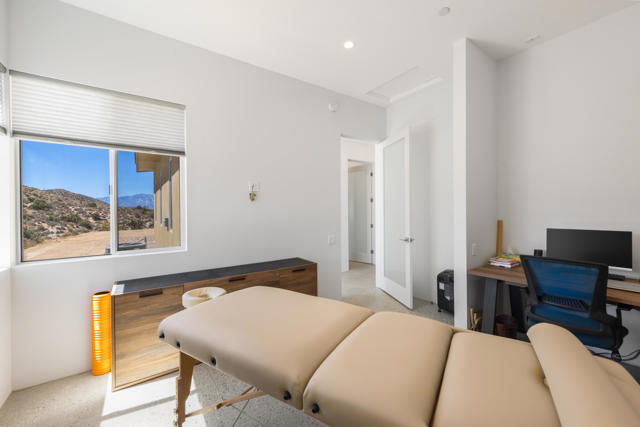 7852 Pinon Drive, Yucca Valley CA: https://media.crmls.org/mediaz/4996cc94-4f51-45da-87eb-442d860786f0.jpg
