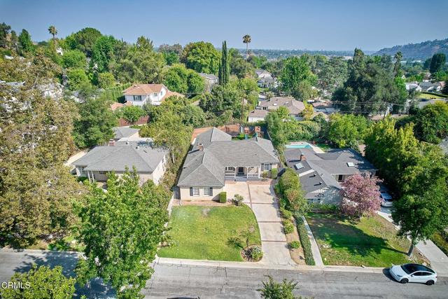 4916 Rupert Lane, La Canada Flintridge CA: https://media.crmls.org/mediaz/49970bd2-9614-4175-b177-2e949f518d27.jpg