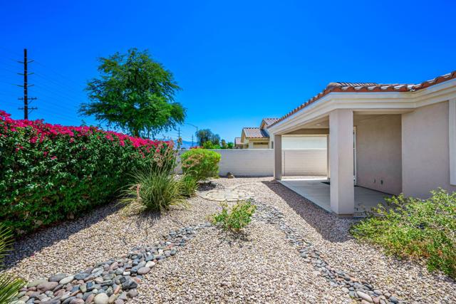 80208 Avd Linda Vista, Indio CA: https://media.crmls.org/mediaz/49972215-062d-456e-b176-fc81c596b99d.jpg