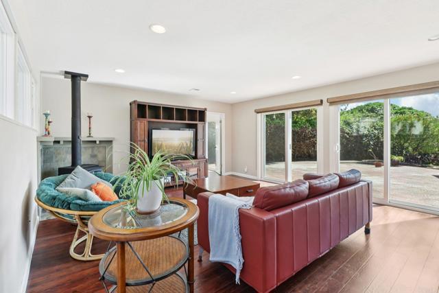 Detail Gallery Image 17 of 72 For 1607 Hunsaker St, Oceanside,  CA 92054 - 4 Beds | 3 Baths