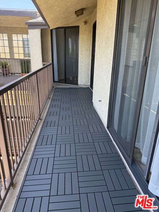 3231 Cheviot Vista Place, Los Angeles CA: https://media.crmls.org/mediaz/49980406-1659-4391-b152-2b7e9ce55278.jpg