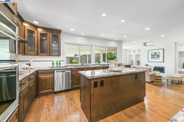 7864 Fairoaks Dr, Pleasanton CA: https://media.crmls.org/mediaz/49981b63-b35b-4d77-af6a-b0bf9476d708.jpg