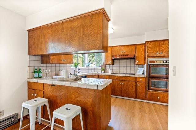 26025 Highland Way, Los Gatos CA: https://media.crmls.org/mediaz/49989210-2689-45f4-8bb5-df40c0a0017b.jpg