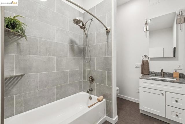 958 28th ST, Oakland CA: https://media.crmls.org/mediaz/4998c12a-cf7e-4878-8ca7-e08bdaff1ba3.jpg