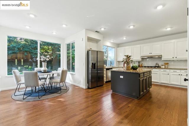 205 Dandelion Ln, San Ramon CA: https://media.crmls.org/mediaz/4999d718-8412-45c7-a5b6-31142630d34a.jpg