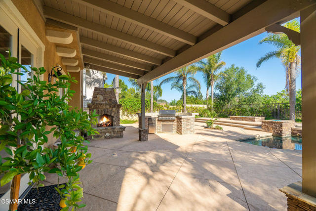 4940 Corral Street, Simi Valley CA: https://media.crmls.org/mediaz/4999d71c-cbd9-4874-9454-7221a906f1a6.jpg