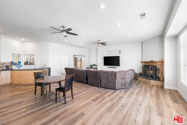 42094 W 21st Street, Lancaster CA: https://media.crmls.org/mediaz/499aa607-dfe9-4e2f-96bb-68ff9e63dc88.jpg