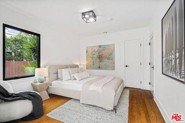 722 N La Jolla Avenue, Los Angeles CA: https://media.crmls.org/mediaz/499abfea-ef5f-4871-9b0d-9cc4f6f66516.jpg