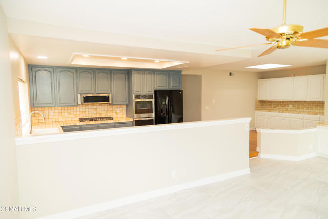 3154 Provence Place, Thousand Oaks CA: https://media.crmls.org/mediaz/499b2aae-5041-4c8e-9578-870884b6b6e0.jpg