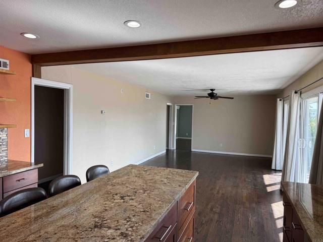 4606 Ocean View Boulevard, San Diego CA: https://media.crmls.org/mediaz/499b4437-fb58-4d23-9cce-365fee5183d5.jpg