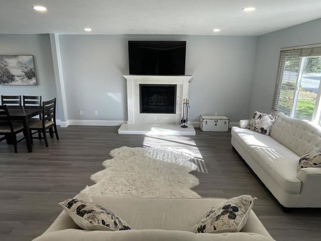 15105 Charter Oak Boulevard, Salinas CA: https://media.crmls.org/mediaz/499b8c23-19ea-4438-b8db-9d8cf027d35e.jpg