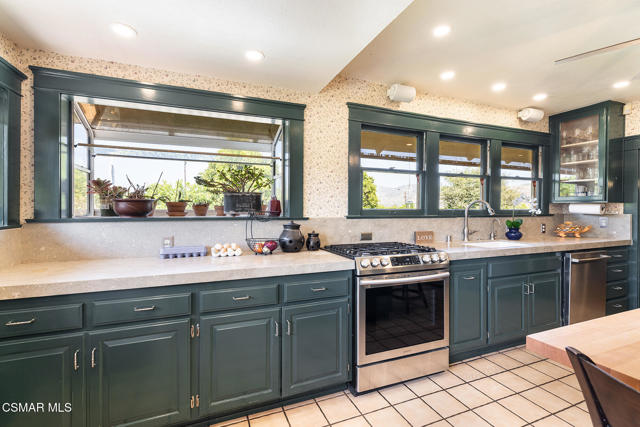 13721 Telegraph Road, Santa Paula CA: https://media.crmls.org/mediaz/499c4a97-ace6-4b37-a862-c32e7d4c5497.jpg