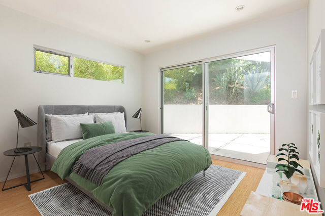 3907 De Longpre Avenue, Los Angeles CA: https://media.crmls.org/mediaz/499c5a4c-4f57-47a3-b702-3d52ce335fbb.jpg