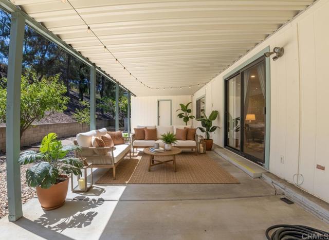 2289 Bryant Drive, Carlsbad CA: https://media.crmls.org/mediaz/499c92ed-2fef-4671-911d-dbf3e1236502.jpg