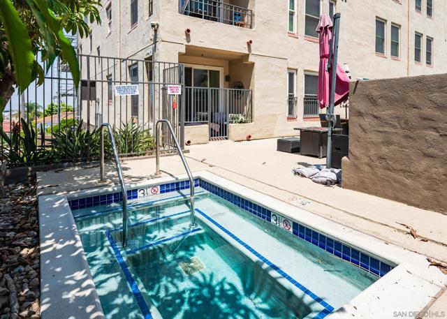 2445 Brant St, San Diego CA: https://media.crmls.org/mediaz/499d28be-0367-486d-b603-73f042e22a5d.jpg