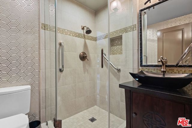 4040 Coldstream Terrace, Tarzana CA: https://media.crmls.org/mediaz/499d3b80-1a0b-4ac9-8c54-da3b504a9c76.jpg