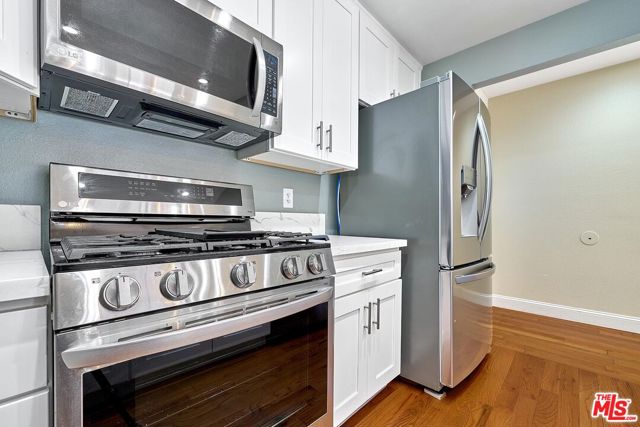 326 S Manhattan Place, Los Angeles CA: https://media.crmls.org/mediaz/499d41ee-95b1-454c-a523-19fefbe8ed25.jpg